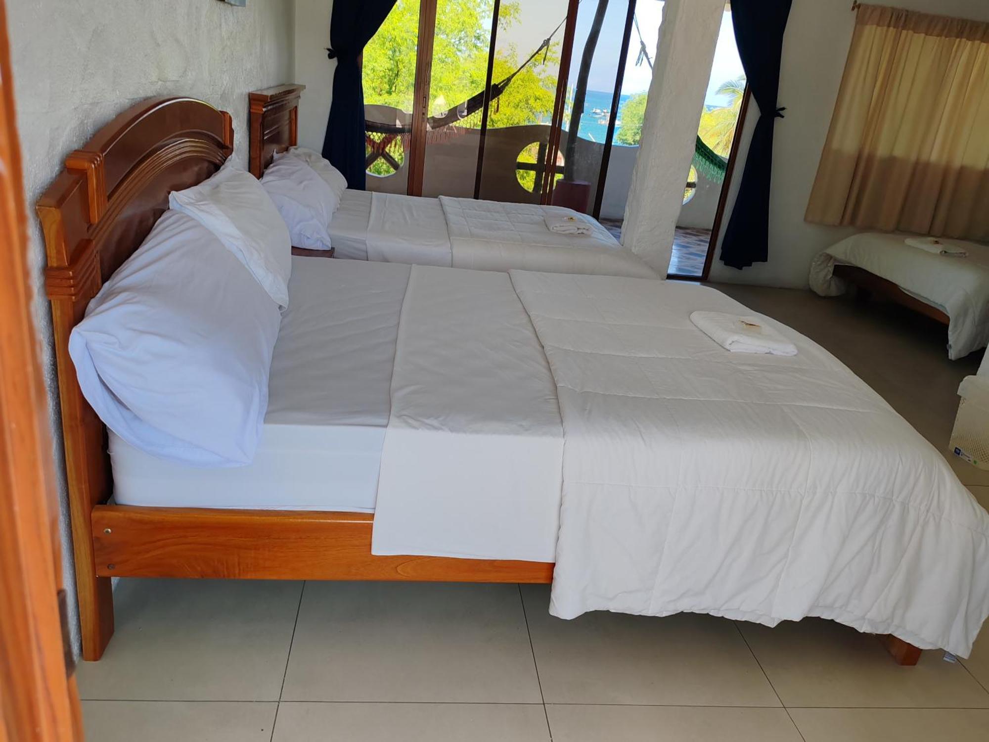 Royal Galapagos Inn プエルト・バケリソ・モレノ エクステリア 写真