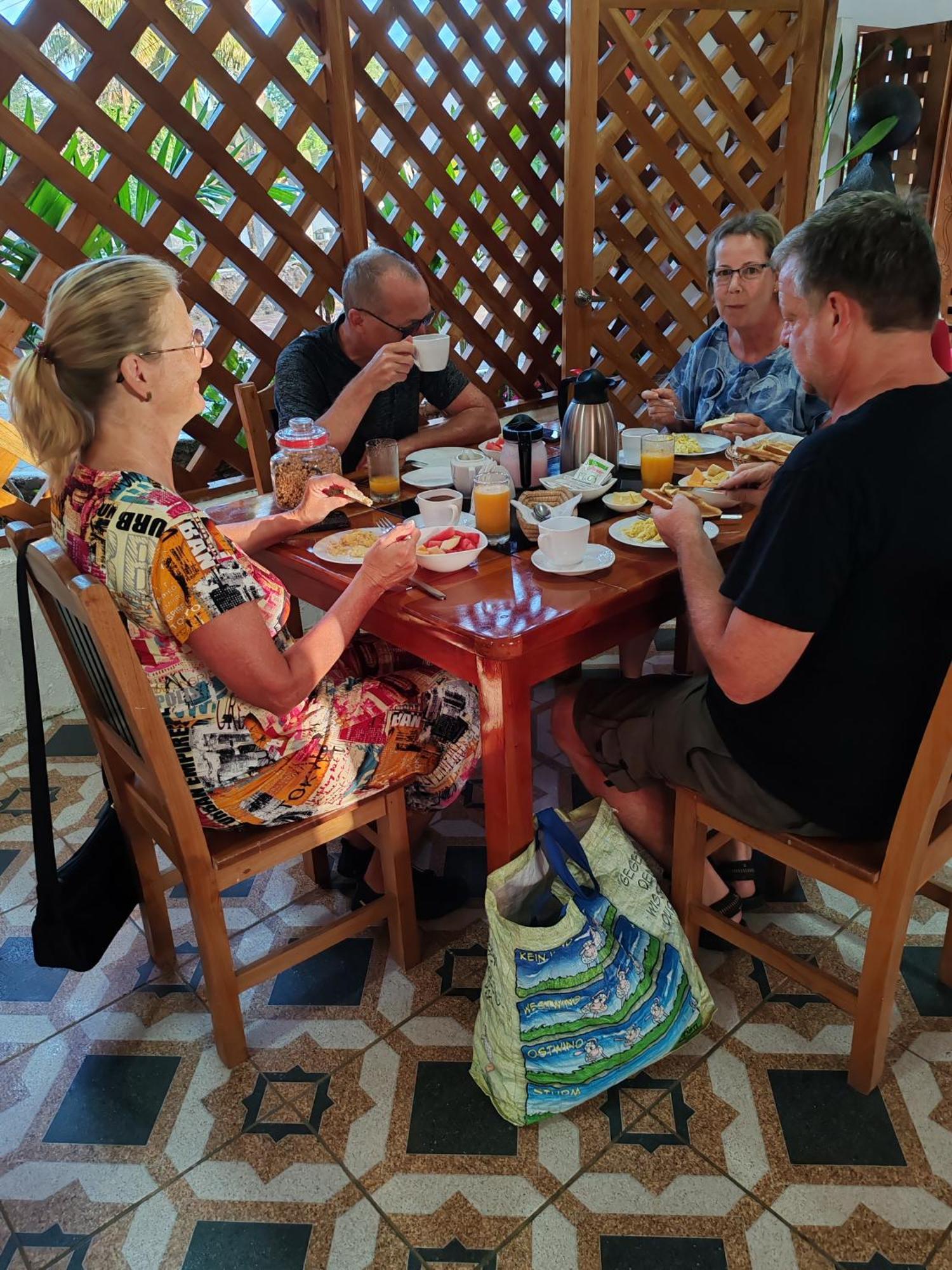 Royal Galapagos Inn プエルト・バケリソ・モレノ エクステリア 写真
